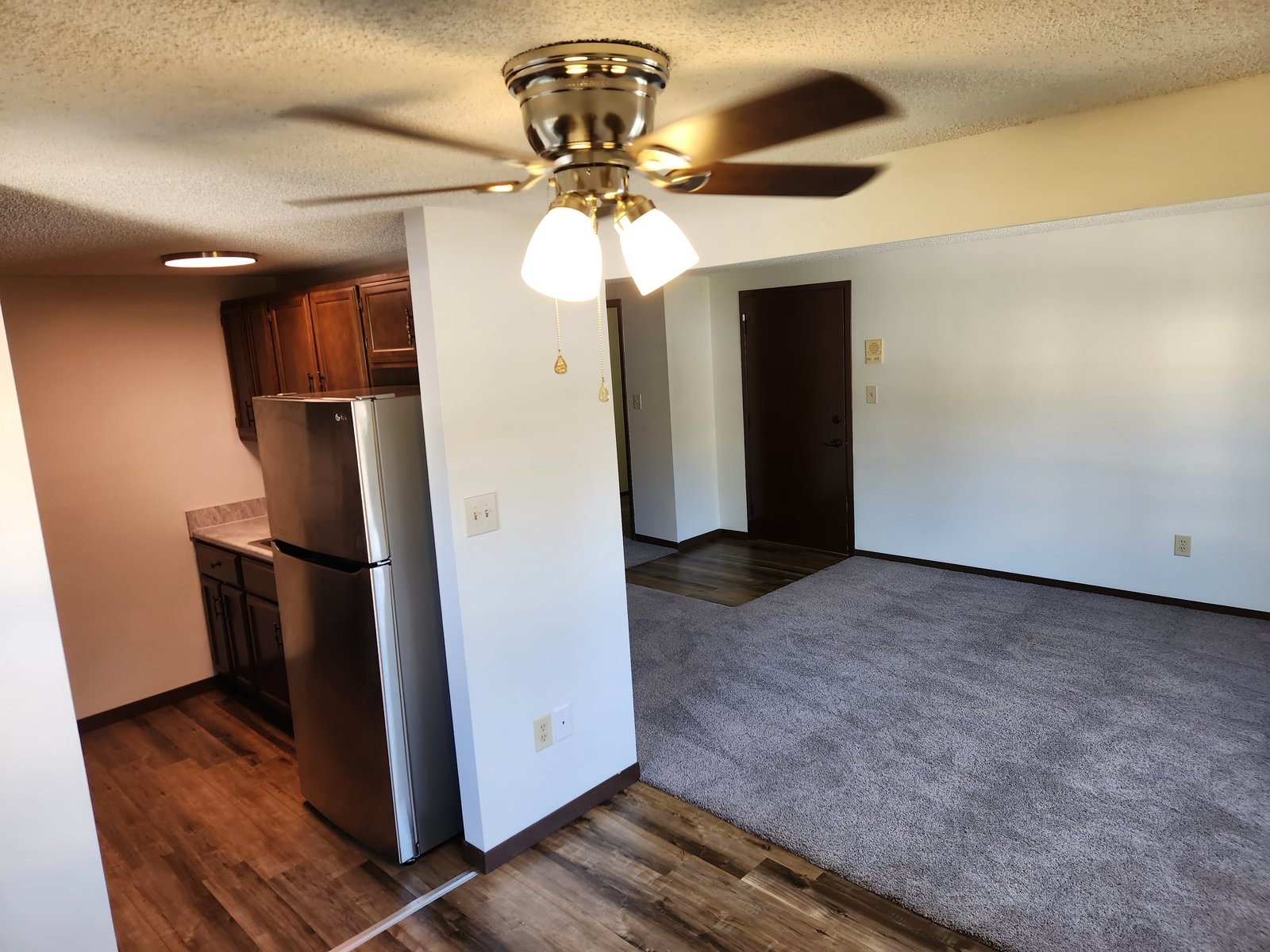 Modern Kitchen & Dining Area